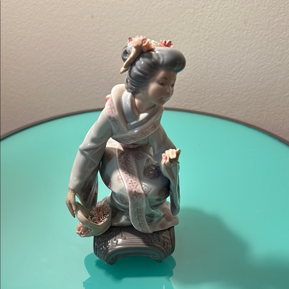 Vintage retired Porcelain Lladro “Yuki” #1448 - Picture 5 of 6
